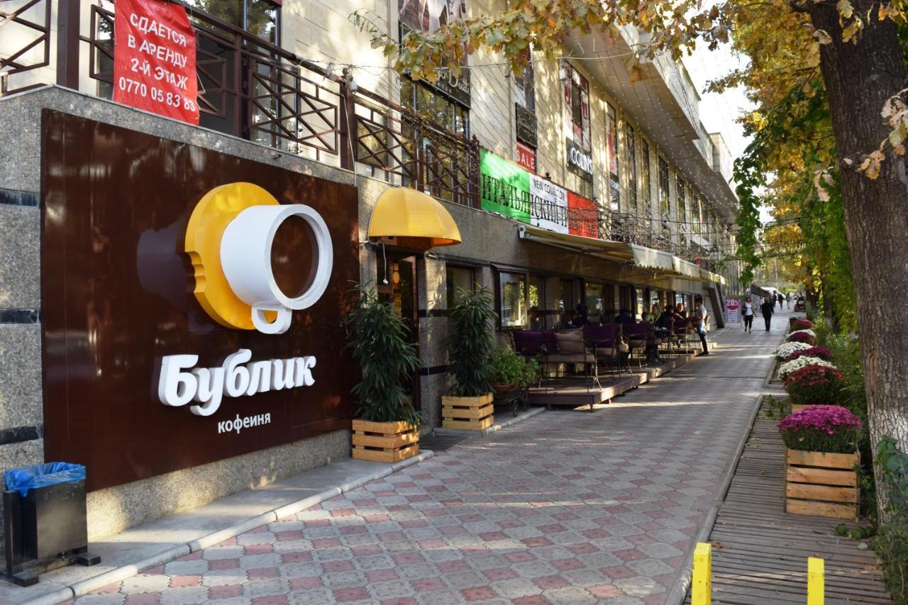 Yellow Apartment In The Center Of Bishkek Exteriör bild