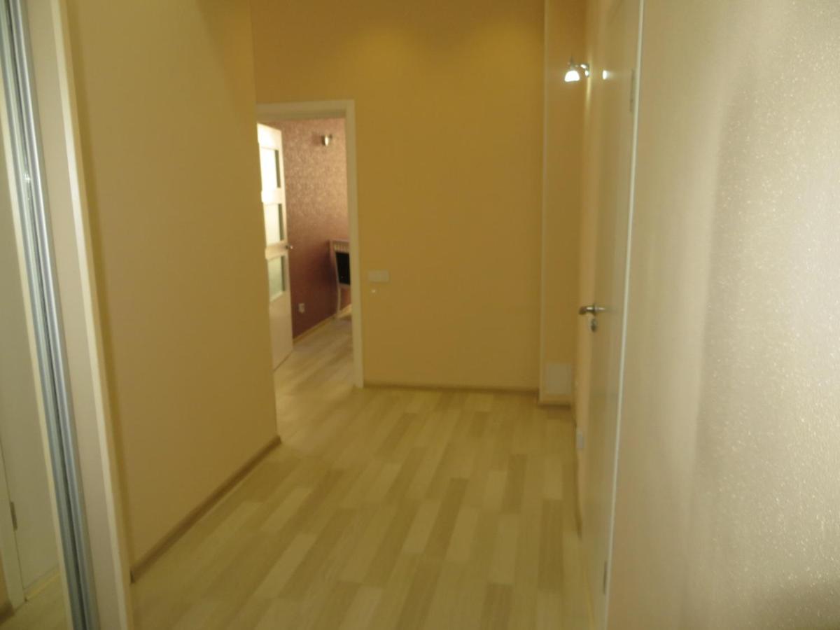 Yellow Apartment In The Center Of Bishkek Exteriör bild
